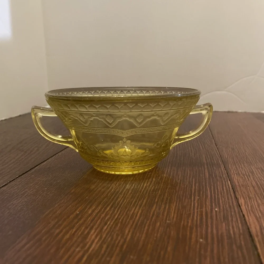 Federal Glass Company Patrician Spoke Yellow Depression Glass‎ Cream Soup Bowl